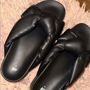Black Bow Slides